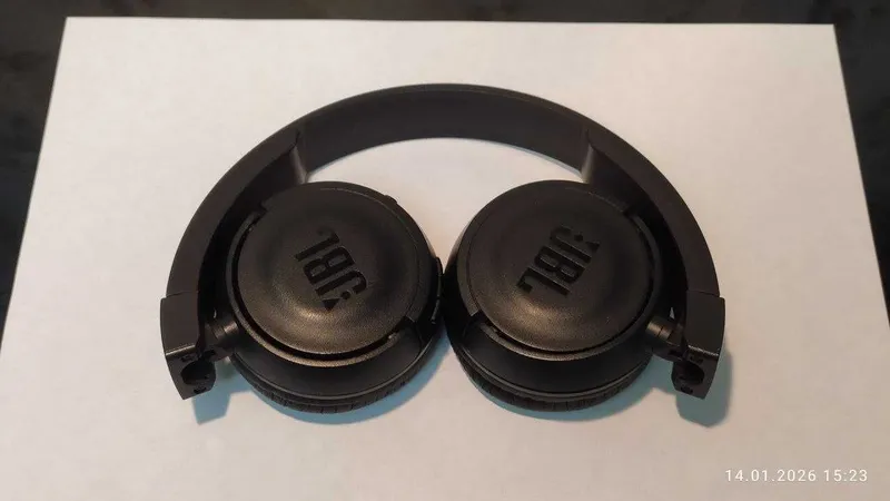 Наушники JBL TUNE 450BT Wireless on-ear headphones — фото 3