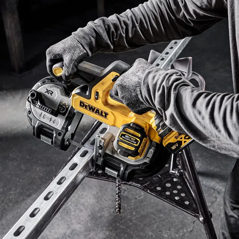 Аккумуляторная ручная ленточная пила Dewalt DCS378N. — фото 2