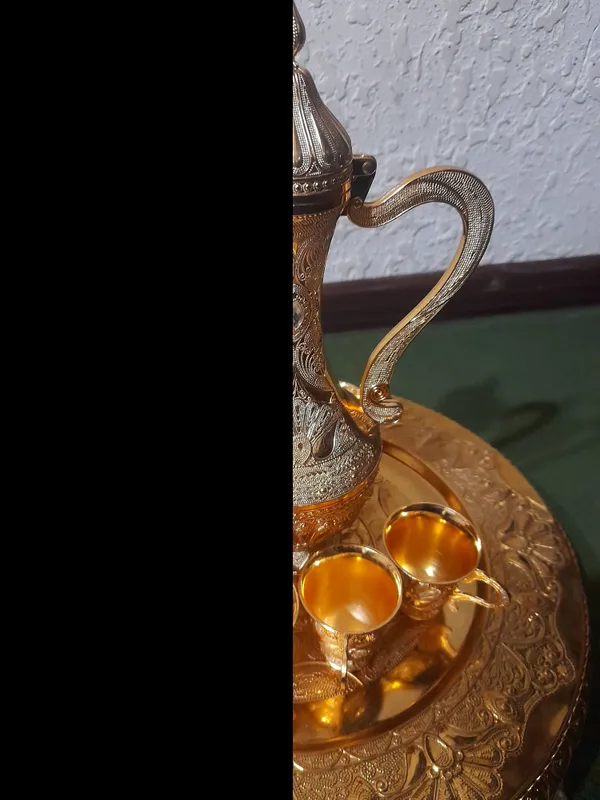 Кувшин с рюмками