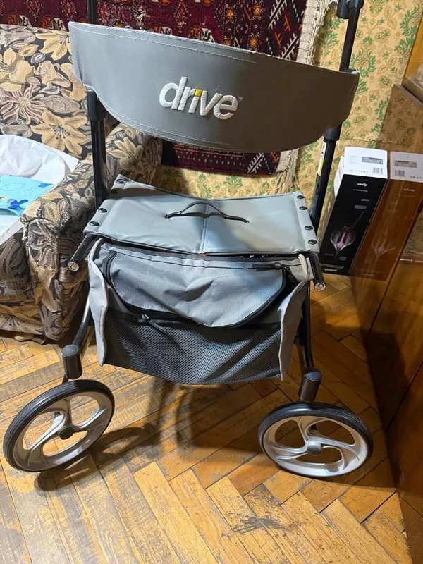 Ходунки / медицинский роллатор DRIVE Medical 2 Ходунки / медицинский роллатор DRIVE Medical 2