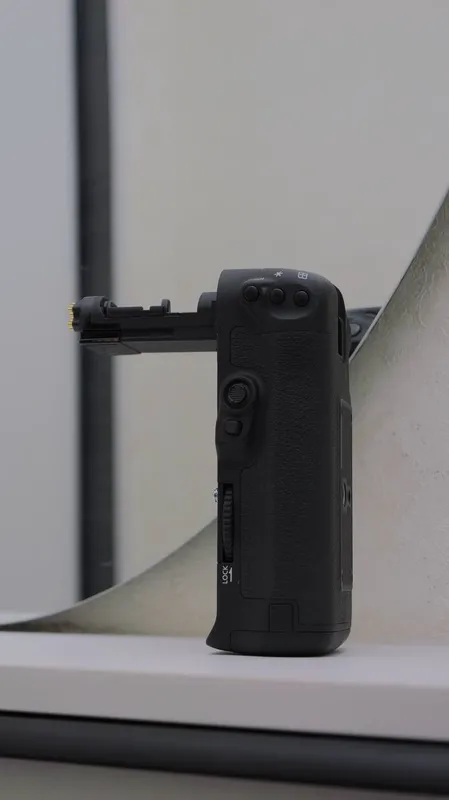 Батарейный блок (бустер) canon BG-E20 4