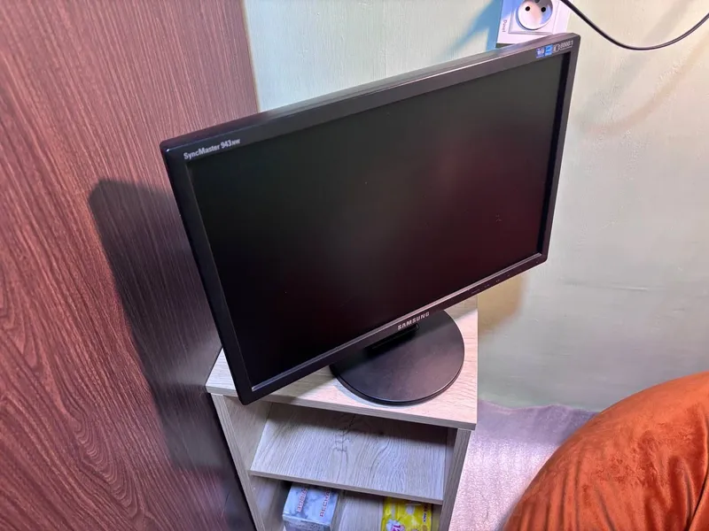 Монитор Samsung SyncMaster 943NW 1