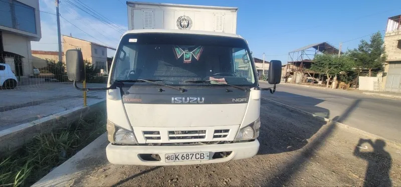 Isuzu yuk avtomobili sotiladi Isuzu yuk avtomobili sotiladi