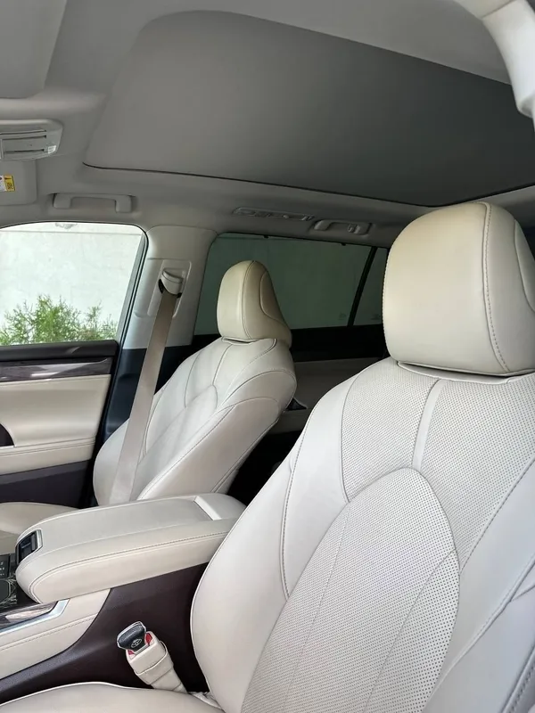 Toyota Highlander — фото 1