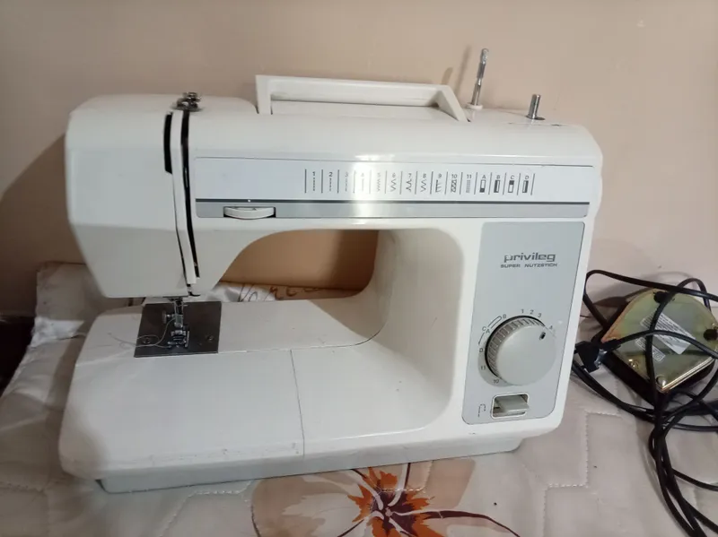 Продаётся швейная машинка 2 Продаётся швейная машинка 2