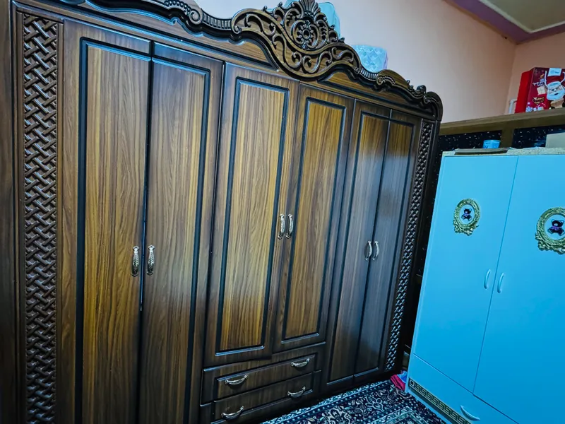 Spalni mebel sotiladi matrasi zur