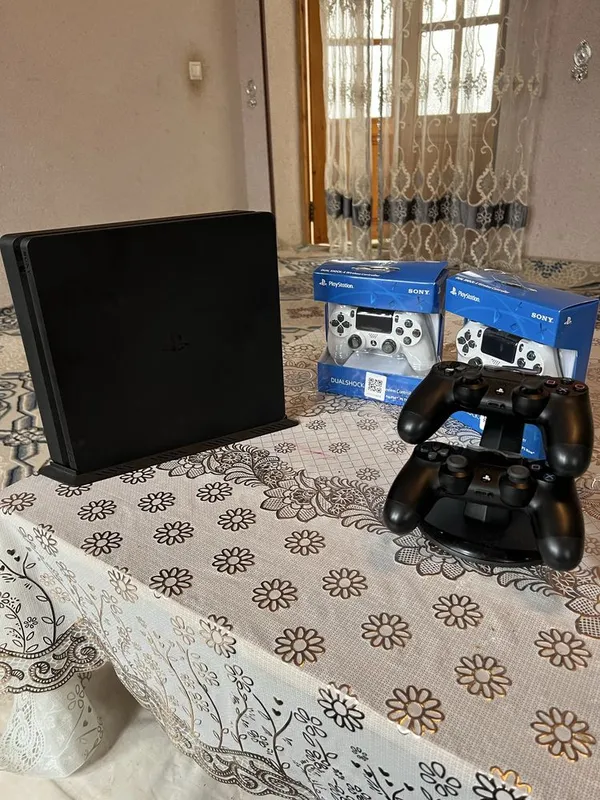 Playstation 4 slim