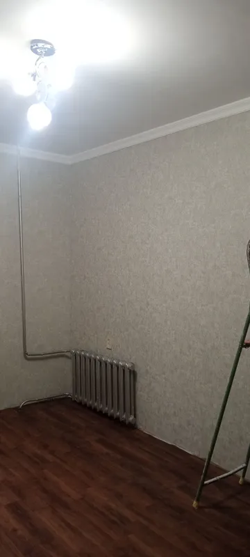 Laminat va linoleum yotqizamiz. Shiftga plastik panel. 6