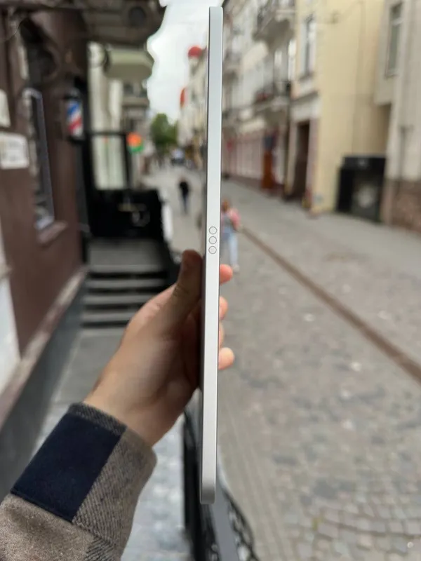 iPad A16 Silver 128GB WiFi 99% 4 iPad A16 Silver 128GB WiFi 99% 4