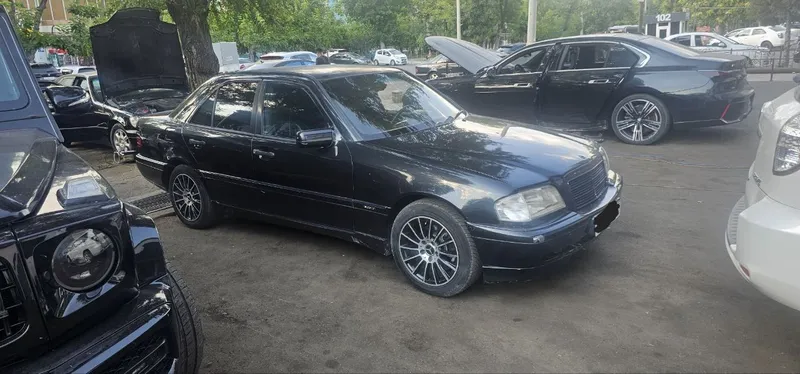 Mercedes Benz W 202 sotiladi 1995 yil mator 111 karo'pka mehanika.5tal 2 Mercedes Benz W 202 sotiladi 1995 yil mator 111 karo'pka mehanika.5tal 2