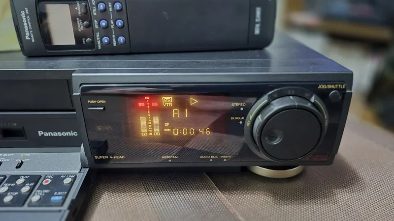 Супер видеомагнитофон Panasonic NV-FS88EG HI-FI Stereo SuperVHS 4 Супер видеомагнитофон Panasonic NV-FS88EG HI-FI Stereo SuperVHS 4