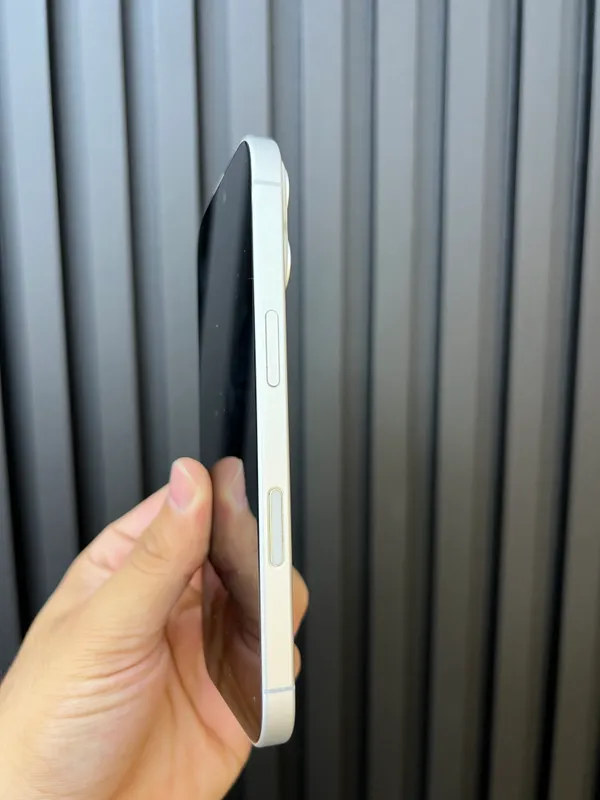 iPhone 16 4
