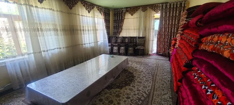 Uy sotiladi Kvartiragayam obmen bor manzil Toshkent viloyati Olmaliq — фото 4