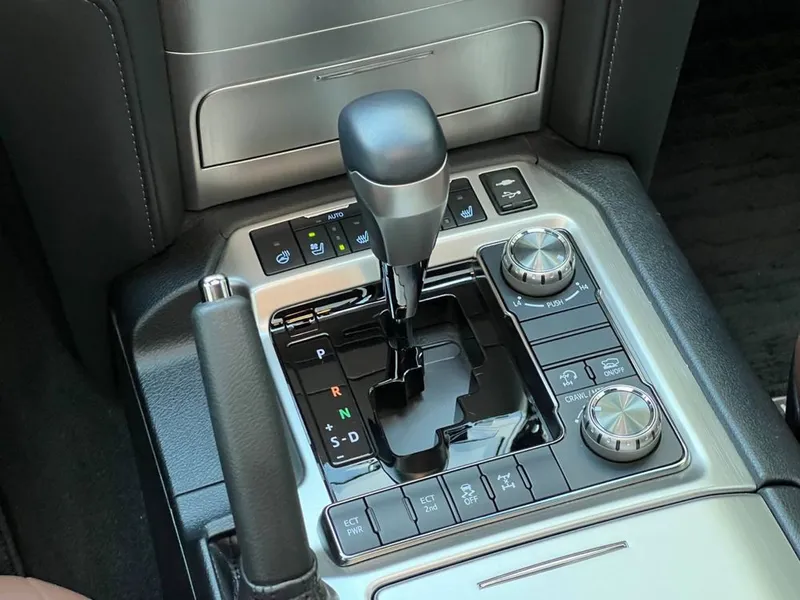 Toyota Land Cruiser 200 8 Toyota Land Cruiser 200 8