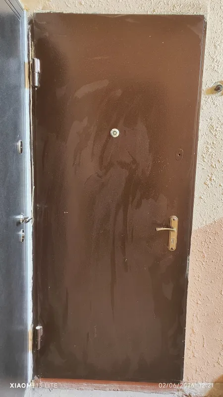 Eshik sotiladi srochna ishlashlari zor temir eshik