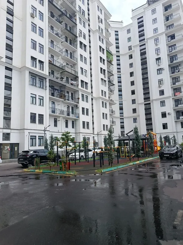Yakkasaroy Qushbegi dahasida joylashgan 13 etajli domi 9 etajidagi hon 1