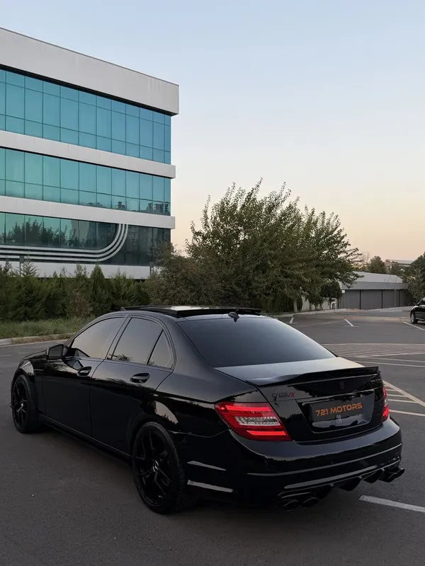 Mercedes-Benz W204 C200 с обвесом Brabus 4 Mercedes-Benz W204 C200 с обвесом Brabus 4