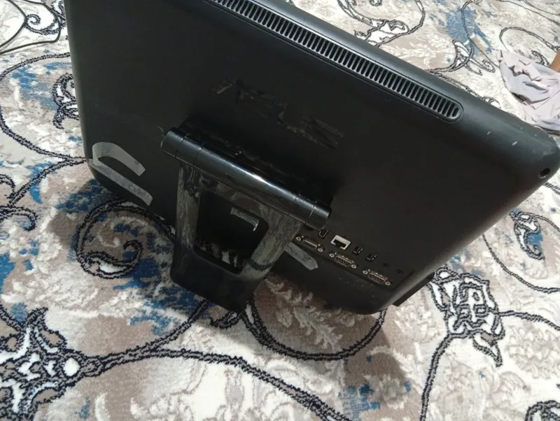 Asus All-in-One (Siniq ekran / Zapchastga)