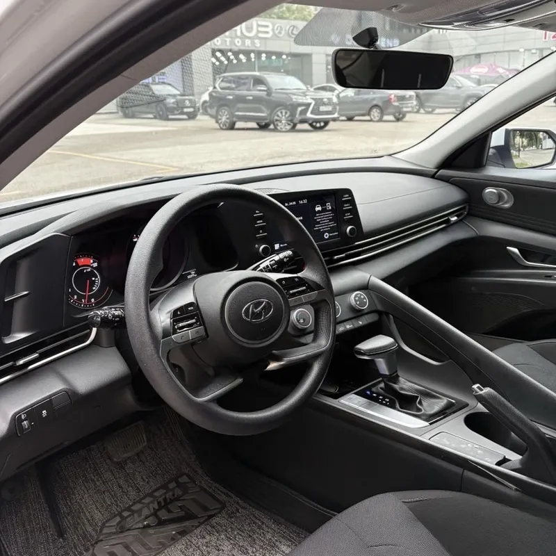 Hyundai Elantra 1.6 AT, 1-я позиция 6 Hyundai Elantra 1.6 AT, 1-я позиция 6
