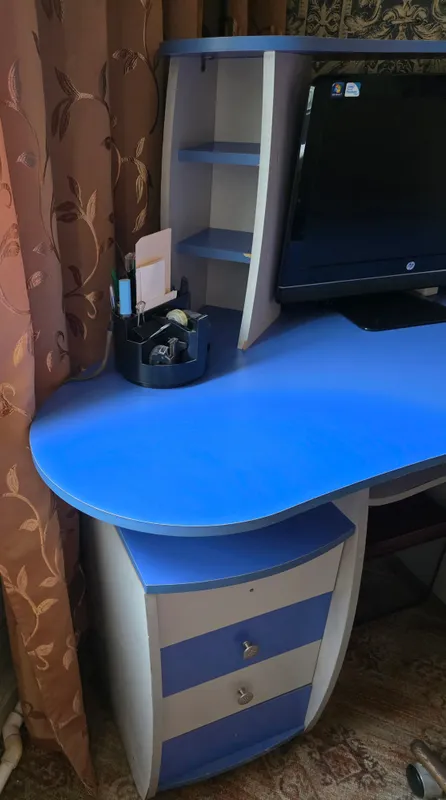 Продаю игровой столик, в хорошем состоянии — фото 1