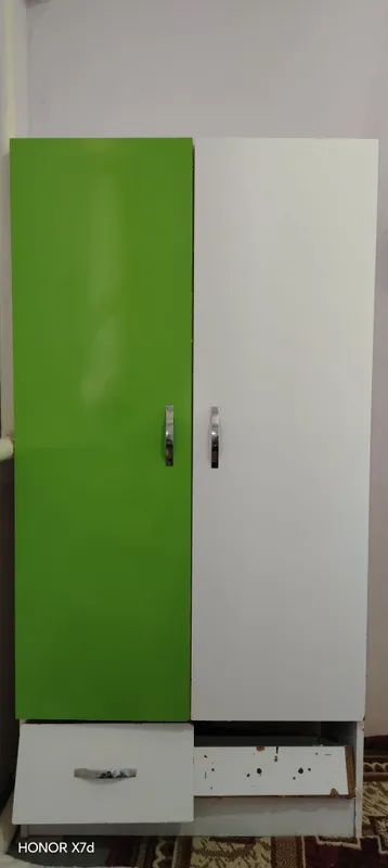 Shkaf sotiladi Shkaf sotiladi