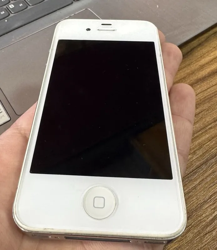 Продаётся iPhone 4s 3