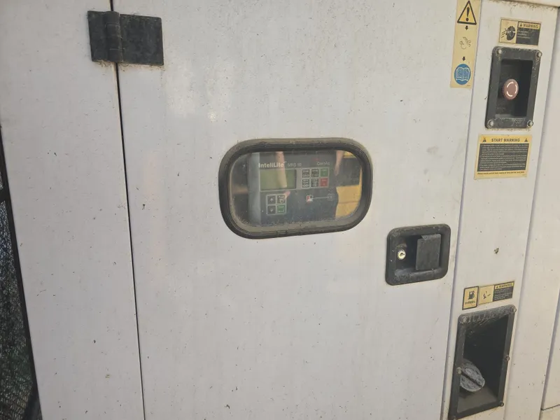 Генератор Hyundai DHY45KSE + АВР / Hyundai DHY45KSE generatori + AVR 3