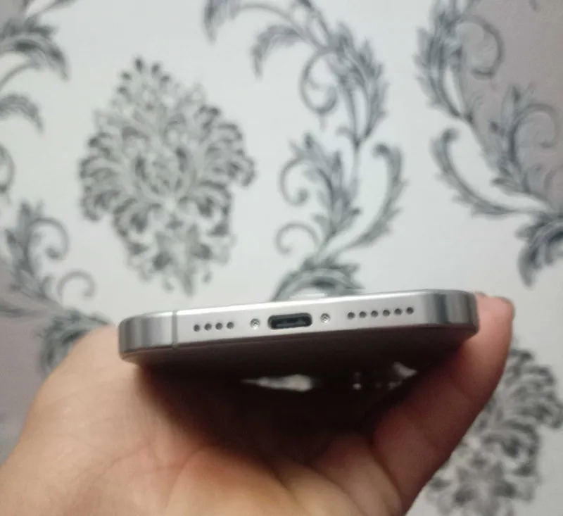 iPhone 16, 79 лет 2 iPhone 16, 79 лет 2