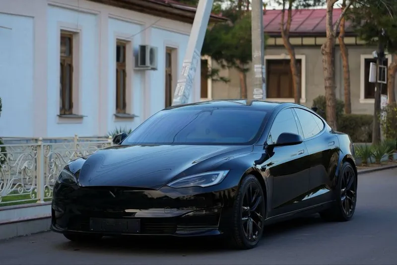 Tesla model S 672км — фото 1
