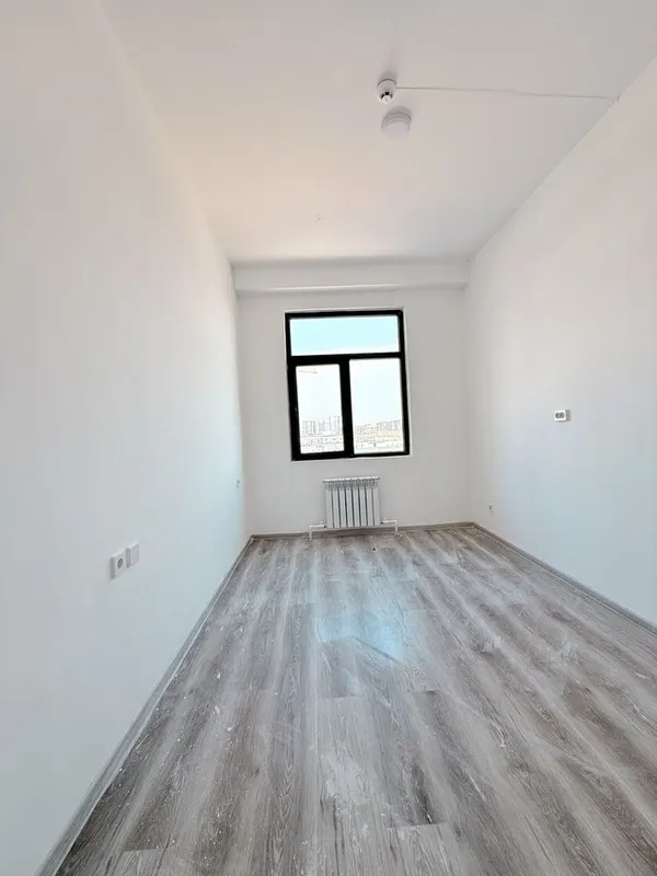 Nurafshonda novostroyka sotiladi. 11 qavatli bino 8 qavat 43.8 kv.m 2