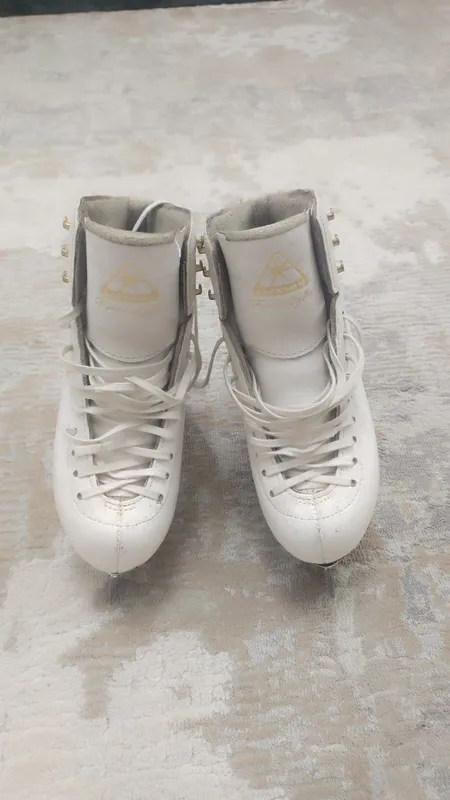 Фигурные коньки Jackson