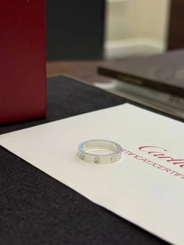 Кольцо с бриллиантом Cartier Love Small Model — фото 3