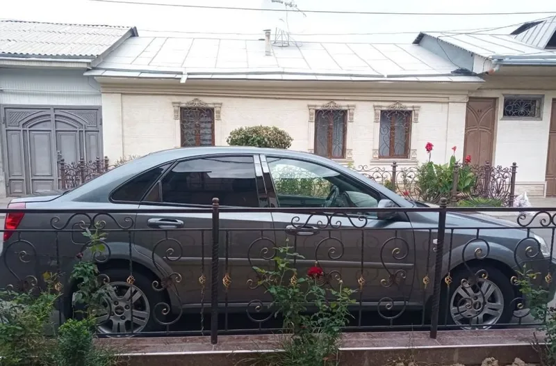 Lasetti 1.6 sotiladi aftamat karopka xolati yaxshi prapan gazi bor 5