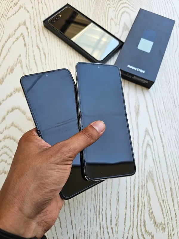 Samsung Galaxy Z Flip 5 (5G) — фото 1