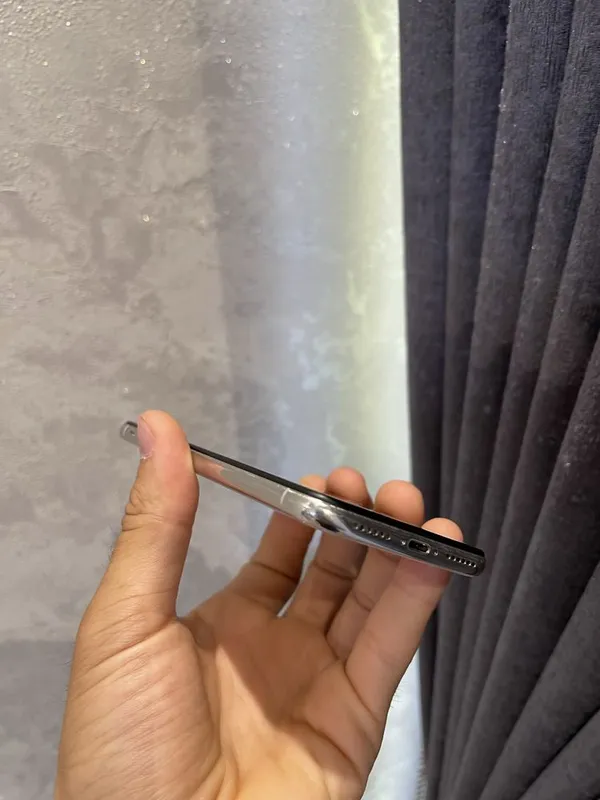 Iphone x . 4