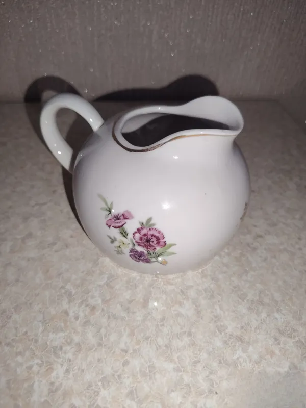 Продам форфоровый молочник 1 Продам форфоровый молочник 1