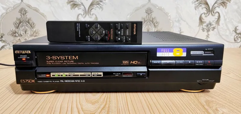 видеомагнитафон Aiwa 1 видеомагнитафон Aiwa 1