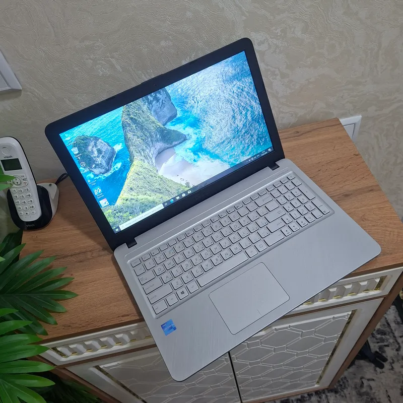 Arzon narxda zamonaviy noutbuk Asus
