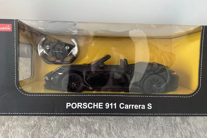 машинка Porsche 911 Carrera S на пульте управления — фото 1