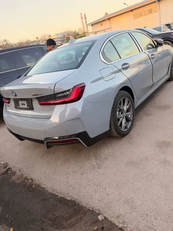 BMW i3 35L 2025 yil 4 BMW i3 35L 2025 yil 4