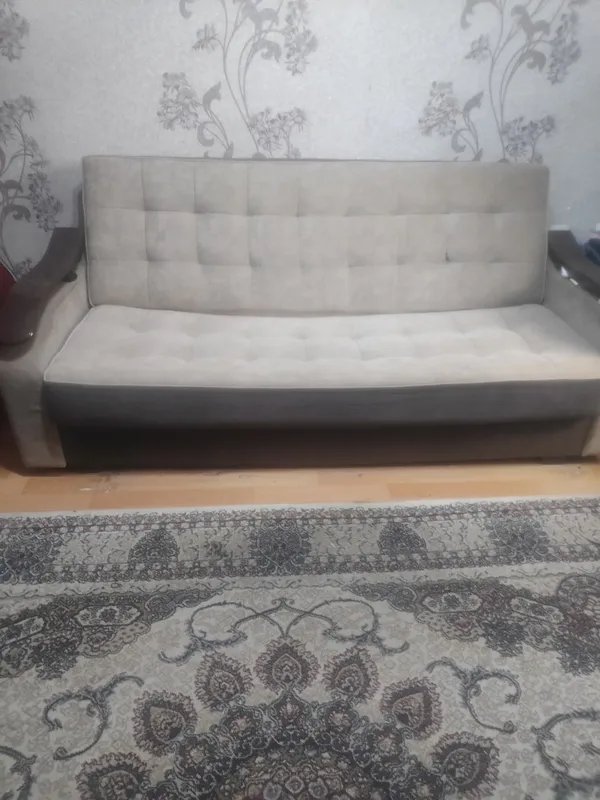 Срочно продам диван раскладной Срочно продам диван раскладной