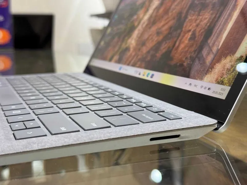 Microsoft surface laptop 4 core i5-1145G7 ram 8 ssd 256 3 Microsoft surface laptop 4 core i5-1145G7 ram 8 ssd 256 3