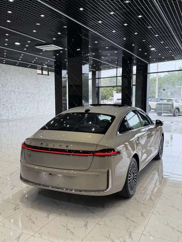 Roewe 2100Km hybrid . rasmiy avto salon — фото 1