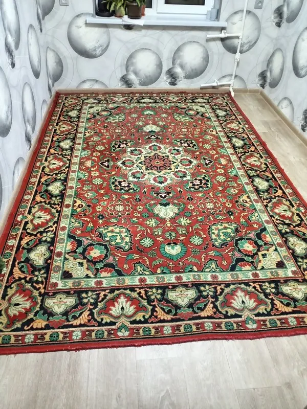 Продаётся шерстяной ковёр.