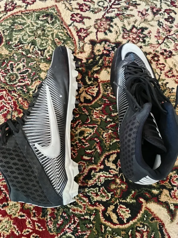 Футбольные бутсы Nike