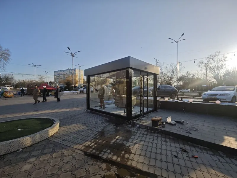Магазин мобильных из контейнера 6