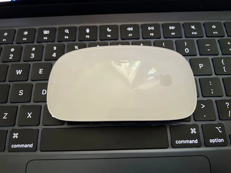 MacBook Air M4 2025. Цвет Midnight. + отдаю бесплатно MagicMouse 1