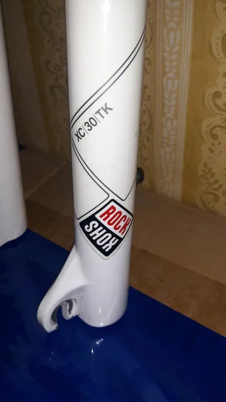Продам или обменяю оригинал вилку Rock Shox (26) XC 30 Turn key — фото 1