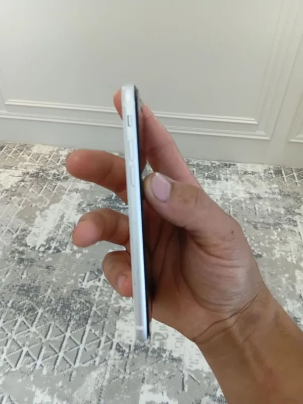 Iphone se 2020, ochilmagan 3 Iphone se 2020, ochilmagan 3