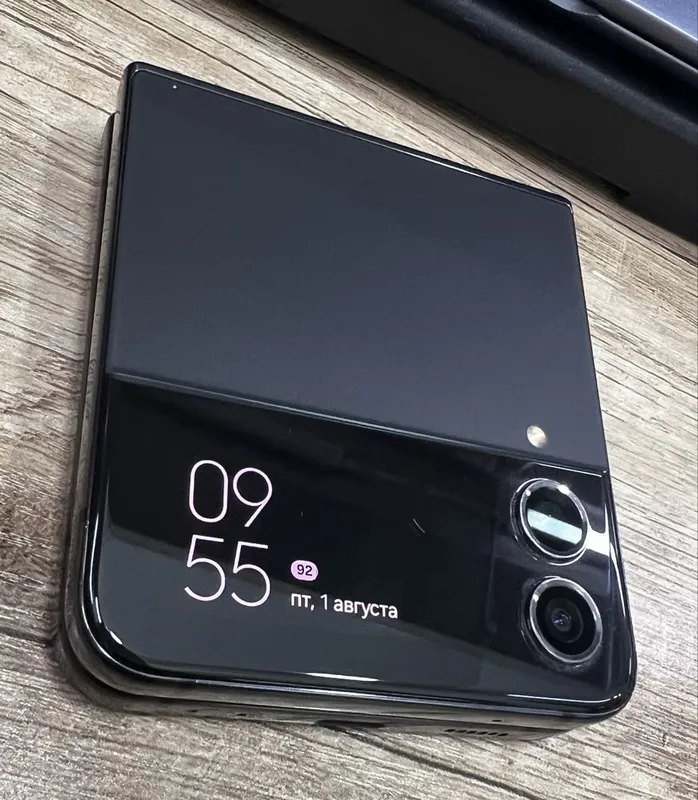 Продам Samsung Galaxy Z Flip 4 Б.У Внутренний экран не работает — фото 3
